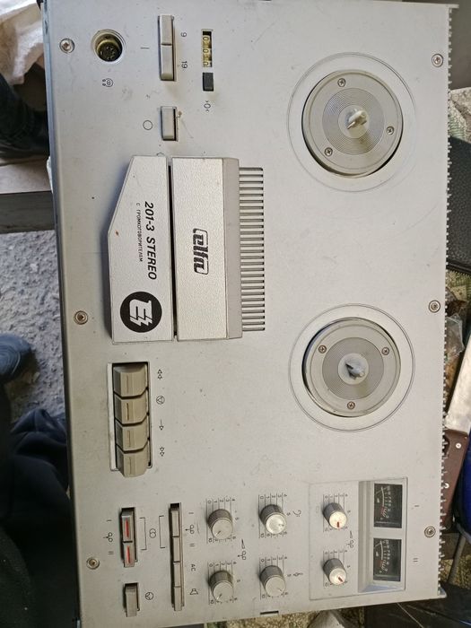 Продам магнитофон-приставку Эльфа