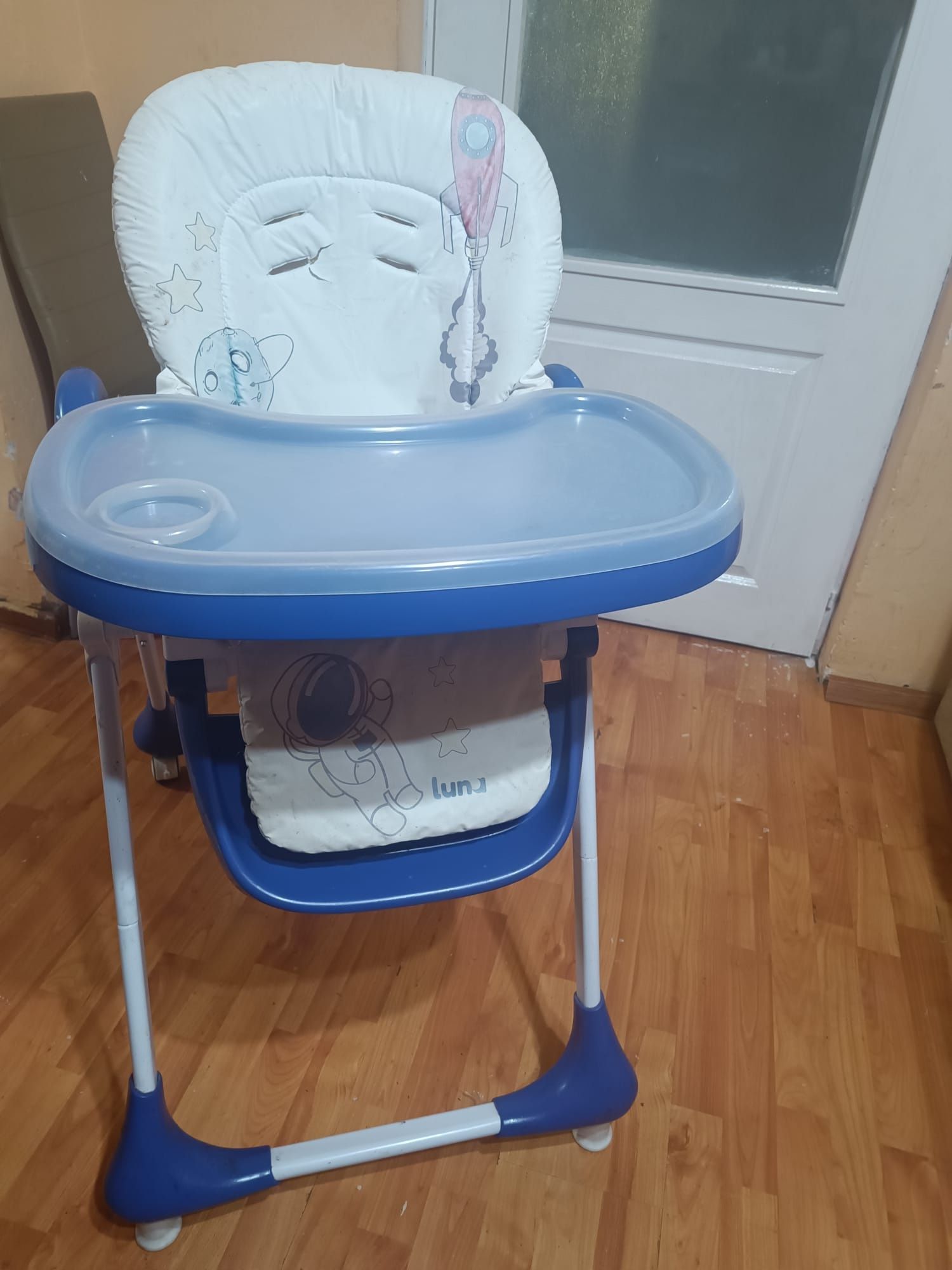 Vand scaun de masa pentru bebelus