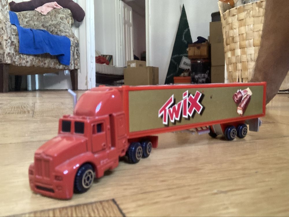 Vand machete camion/ jucarii