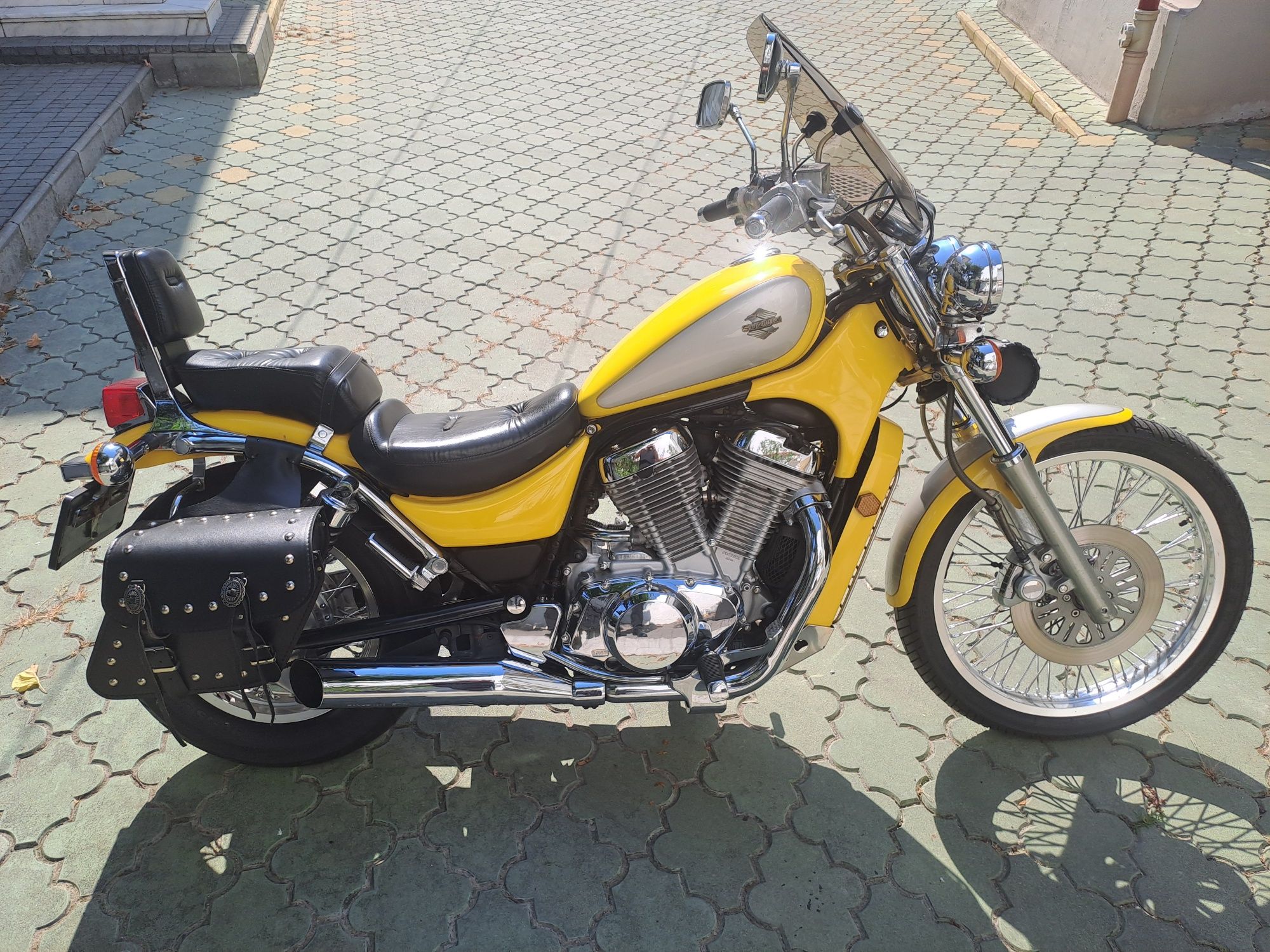 Suzuki Intruder 400