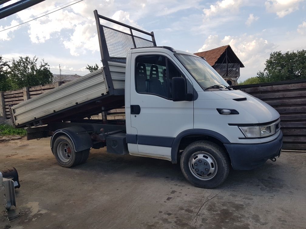 Miniexcavator de închiriat , Transport cu basculabilă 3.5 T