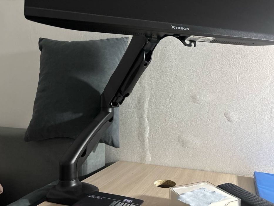 Продам монитор с кранштейном