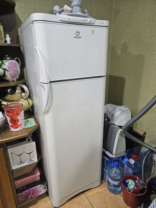 Продам Рабочий холодильник Indesit Индезит