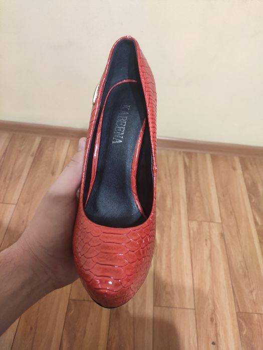 Туфли красные новые