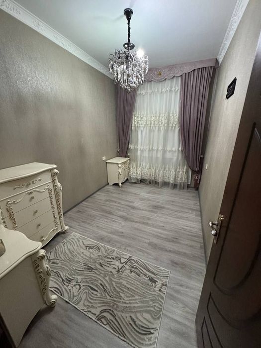 Юнусабад 19 квартал. Продается квартира  2/5/5