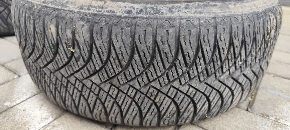 Vand cauciucuri all season in stre foarte buna