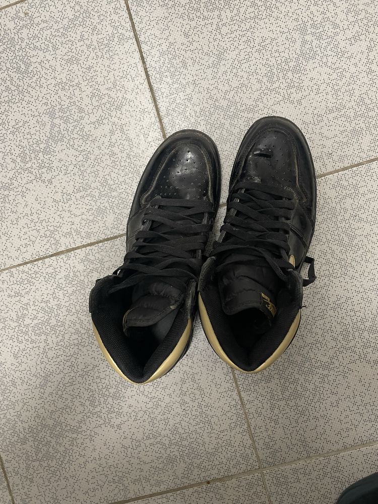 Jordan 1 Retro High Black Metallic Gold