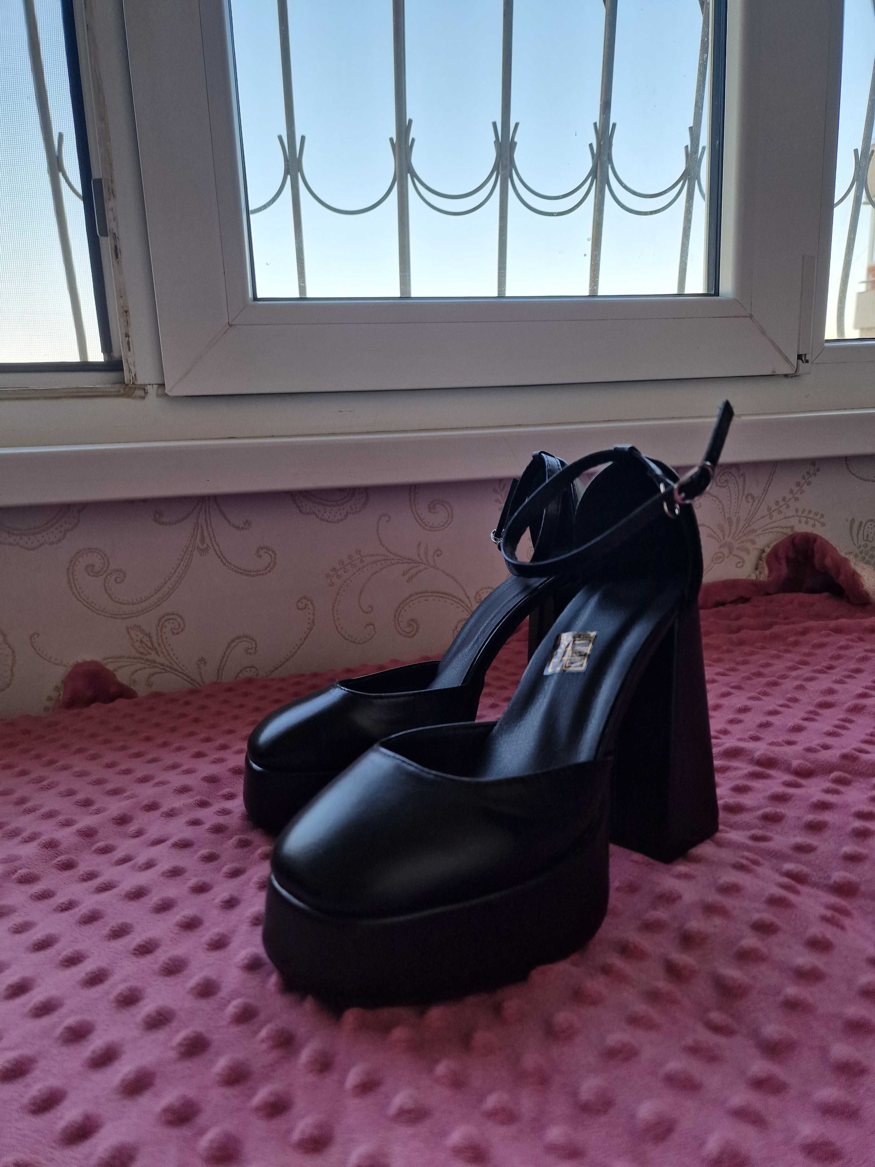 Продам женские туфли