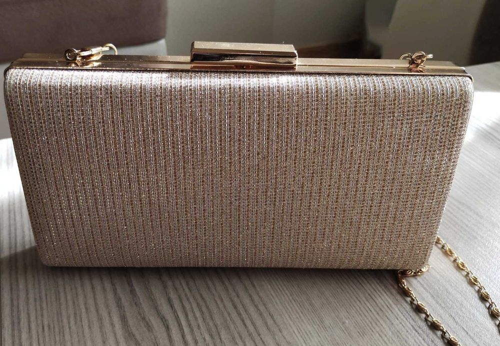 Бална рокля, заедно с обувки чанта и бижу за коса