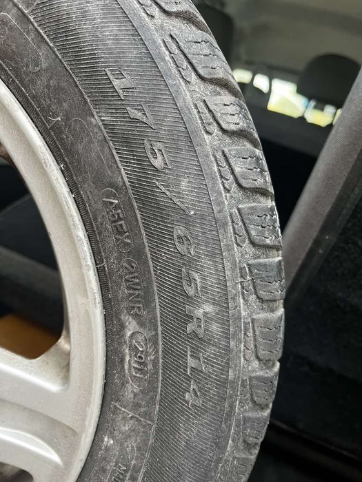 Джанти VW Polo и летни гуми.