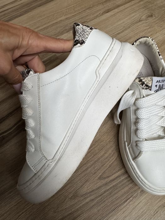 Оригинални спортно/елегантни обувки ест. кожа MLN ! 38,5