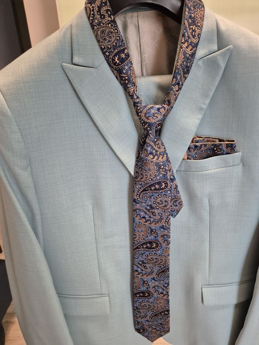 Vand costum de ocazie