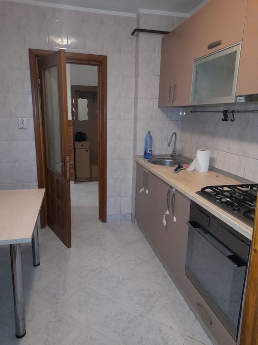 Inchiriez apartament 2 cam