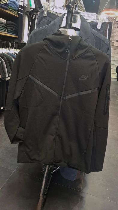 Hanorace Denim TEARS,  Lacoste,  nike tech 300 lei/buc