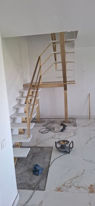 Vindem scări profesionale interior