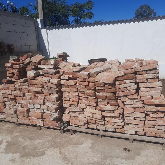 Vând cărămidă provenită din demolări