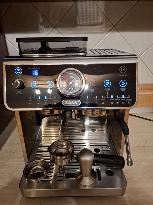 Expresor semiprofesional nou marca Zass cu rasnita mecanica si steamer