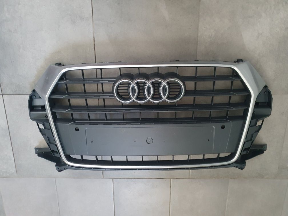 Grilă centrala Audi Q3 2017