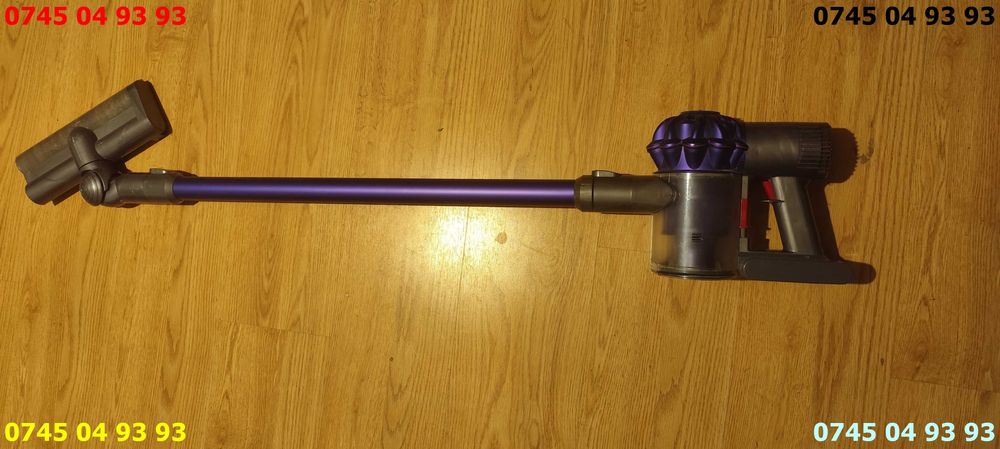 aspirator DYSON V6 se vinde ca in poze fara incarcator bat inca tine