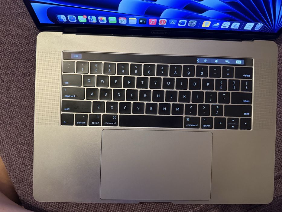 Laptop Apple Mcbook pro 15inch touchbar