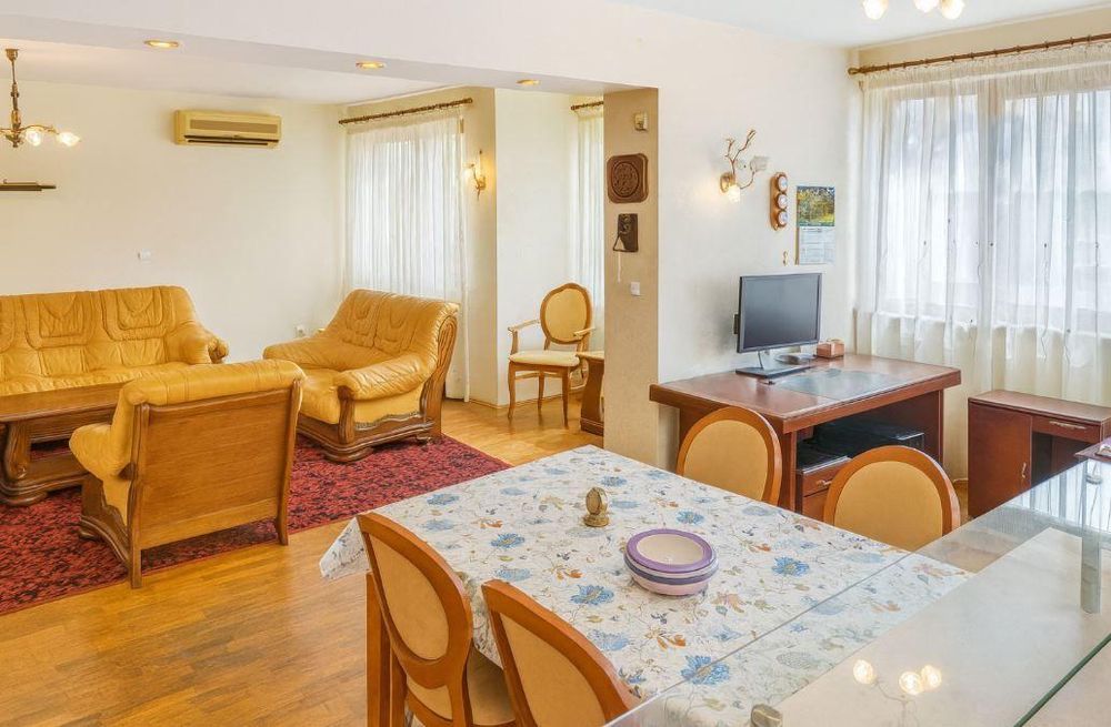 Дава се под наем Четиристаен апартамент в Варна, Чаталджа - 111 кв.м за 720 € - Снимка #1