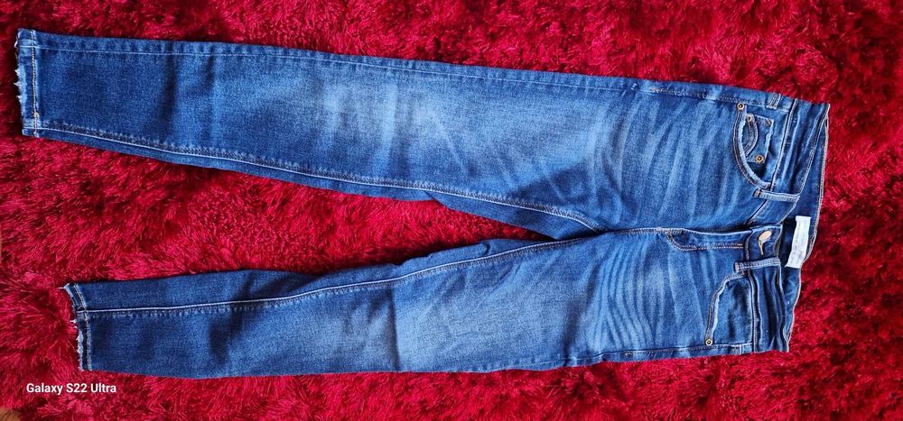 Blugi Stradivarius, Bershka, Zara