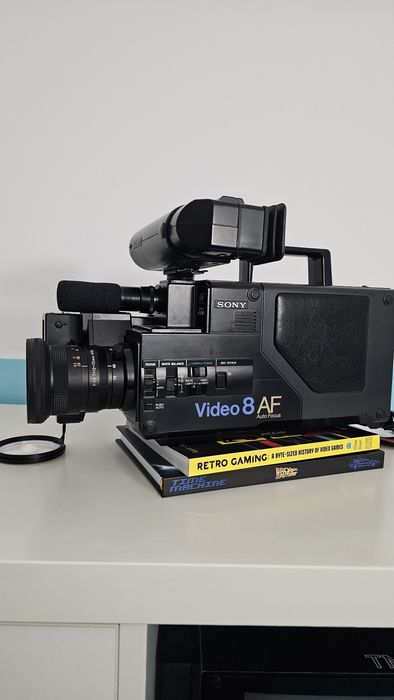 Vând camera Sony VHS-C in stare de funcționare