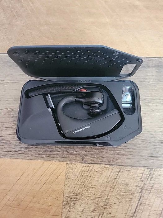 Лешендарные нашуники для водителя Plantronics Voyager 5200 зар.кейсом