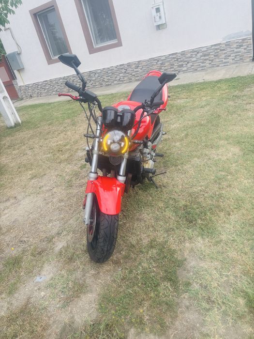 Vand Honda Hornet 600 sau schimb cu scuter peste 400 cm