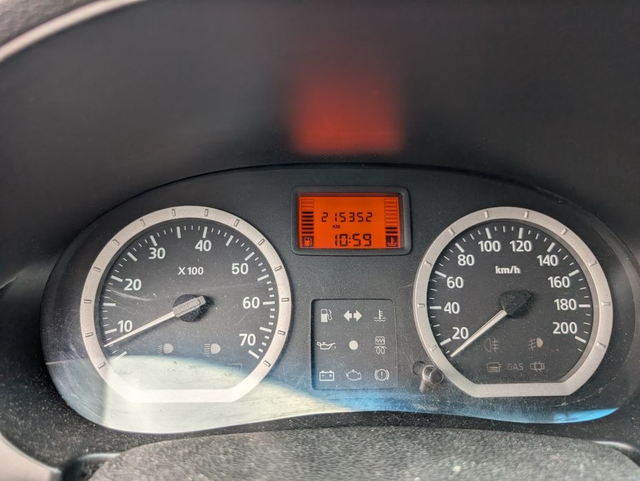 Dacia Logan 8000 lei