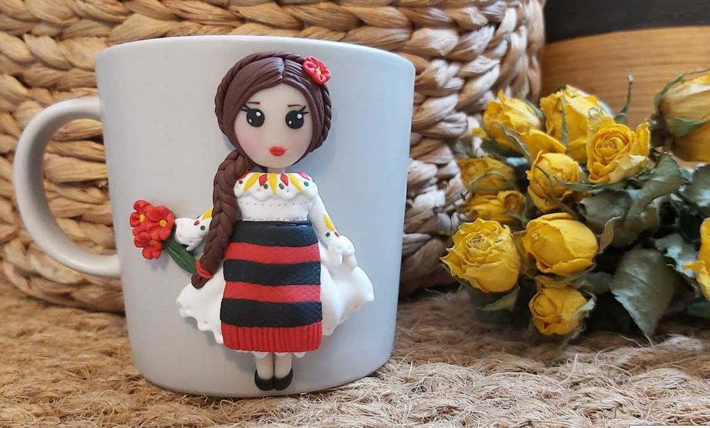 Cadou cana handmade cu figurina papusa tarancuta din fimo