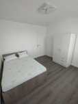 Închiriez apartament strada Decebal etaj 3