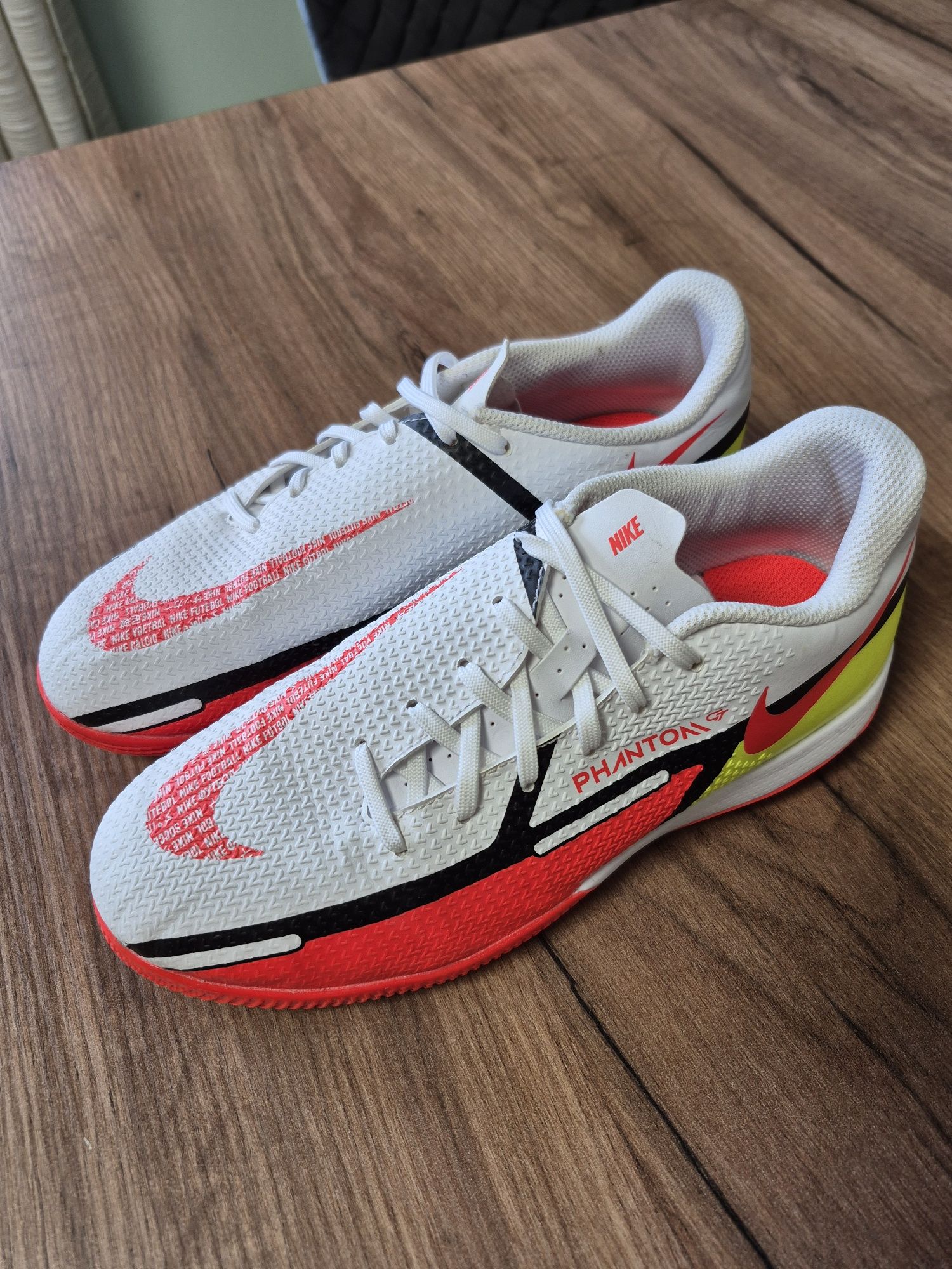 Уникални Nike Phantom GT2 Academy
