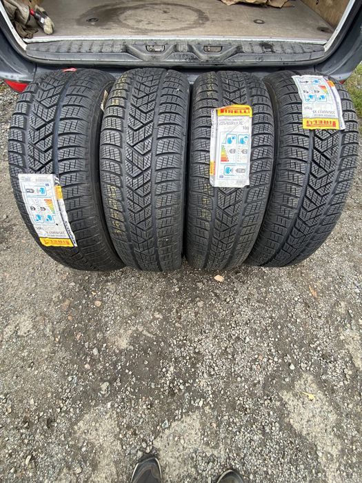 225/65/17/Pirelli scorpion winter