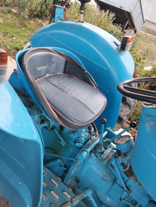 Vând tractor Ford dexta