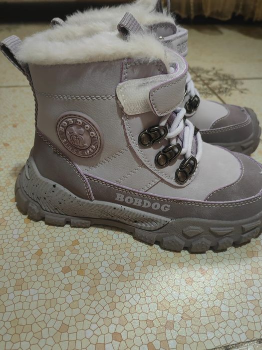 Продам зимнюю детскую обувь на мальчика 5-6 лет и девочку 7-8 лет, по