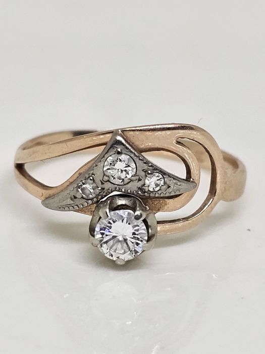 Бриллиант 4.2мм 585СССР