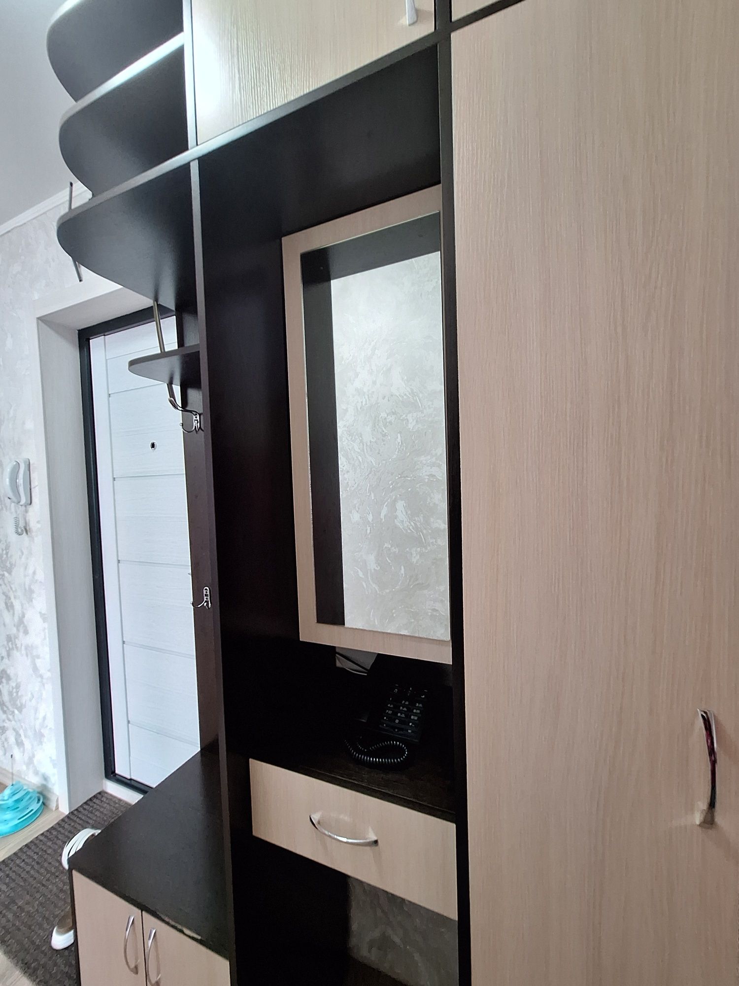 Продаётся прихожая