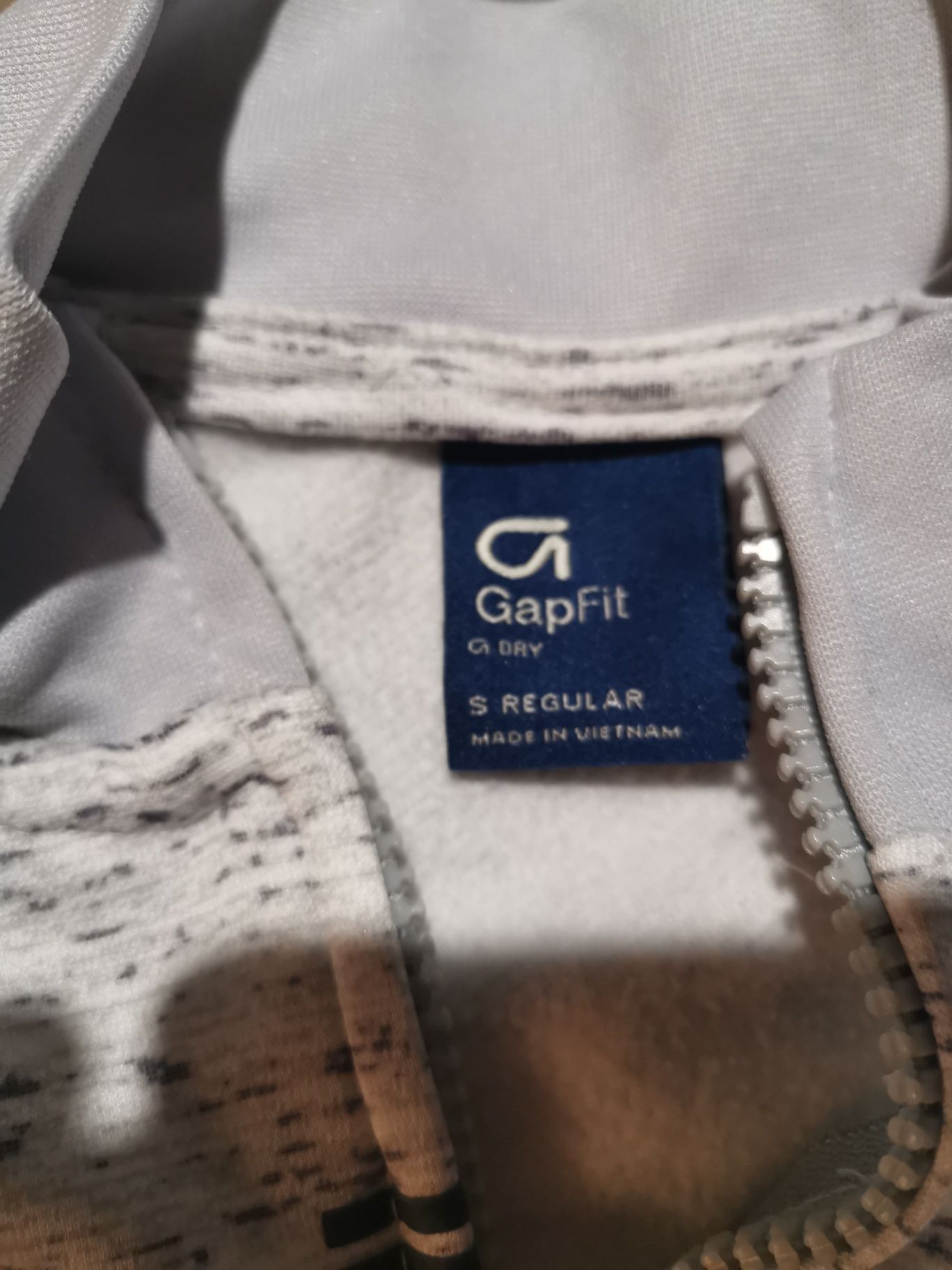 GAP Суичър сортен нов