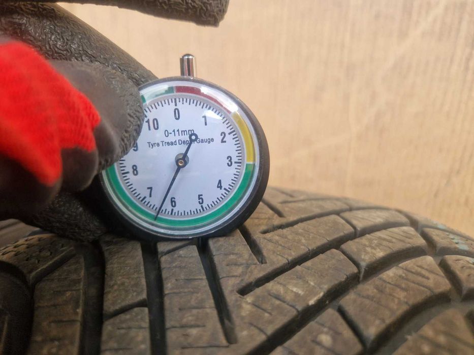 2 Pirelli R18 225/55
Зимни гуми 
DOT2724