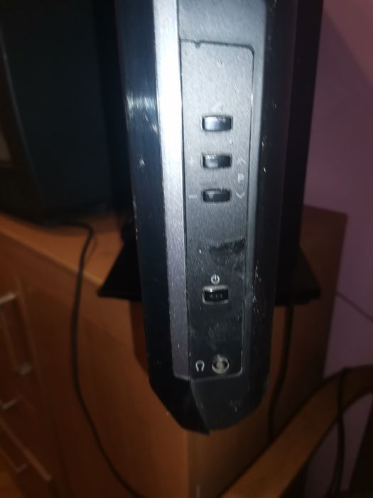 Продавам JVC телевизор 32 инча работещ