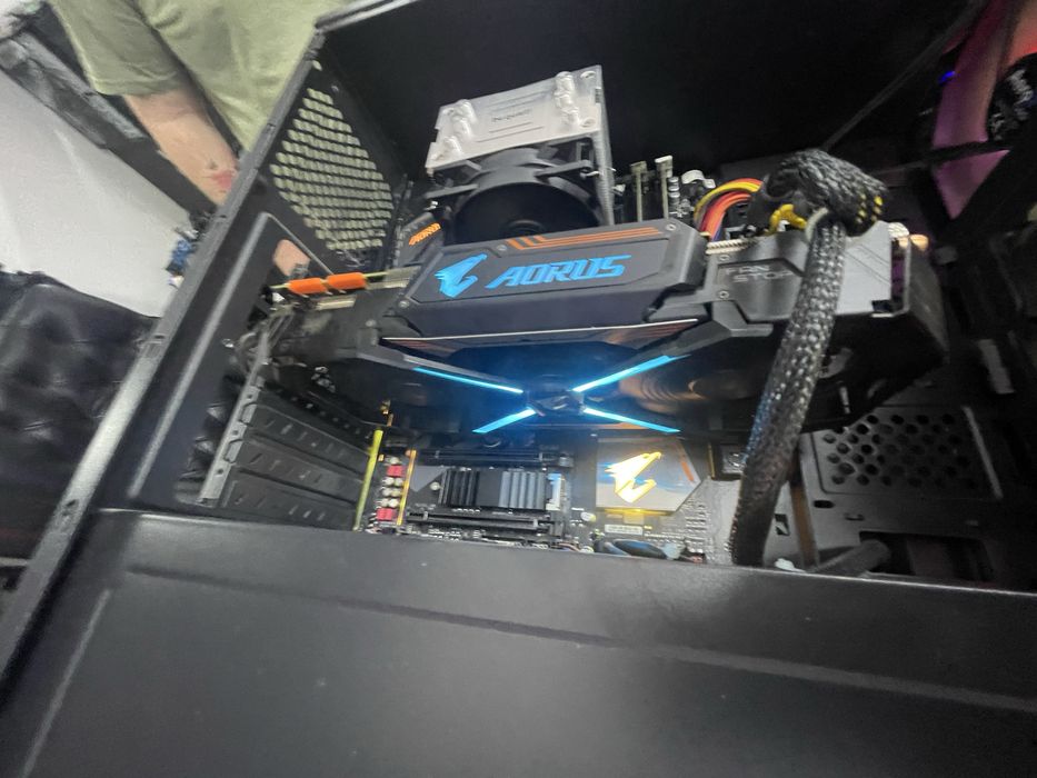 Продам Aorus GTX 1080ti 11gb Extreme Edition