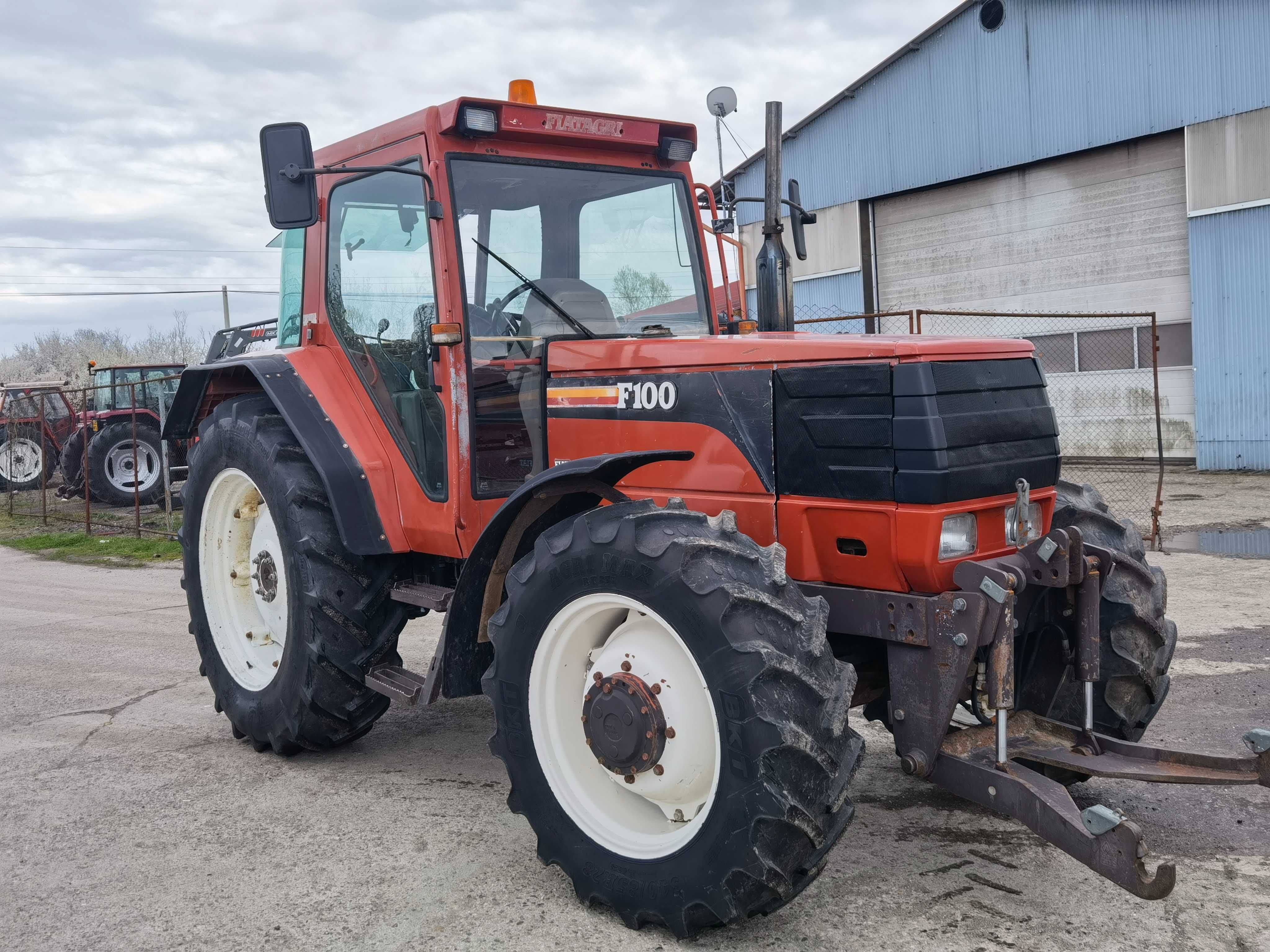 Tractor Fiat F100 cu tiranti frontali