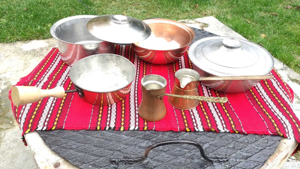 Стари медни съдове за готвене