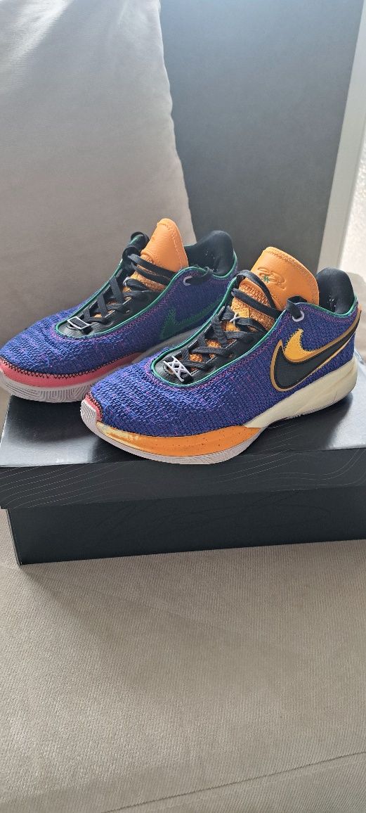 Продавам маратонки Nike Lebron XX jnr
