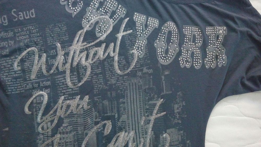 Асиметрични блузки с голо рамо