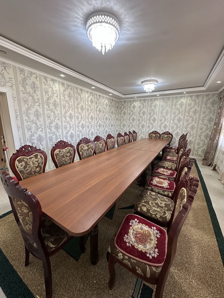 Стол б/у для зала с 20 стульями