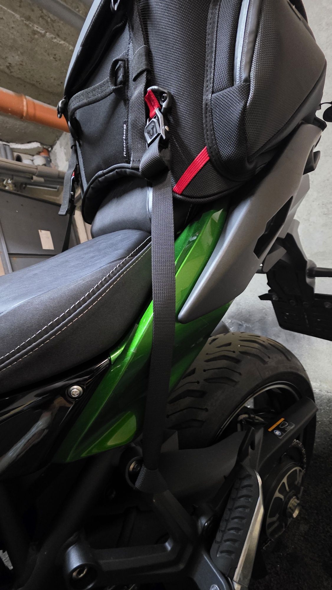 Мото чанта за опашка SW-Motech PRO Rearbag 22-34L