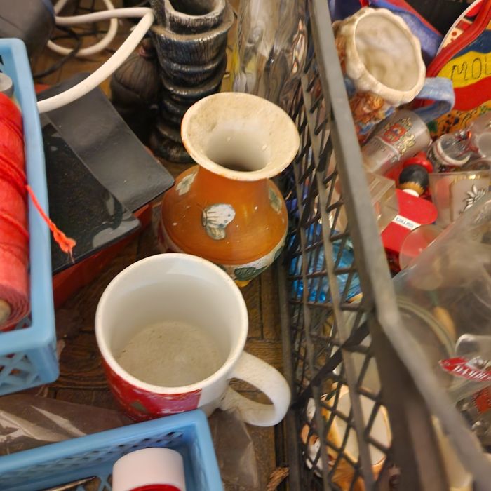 Cani, pahare mici, scrumiere