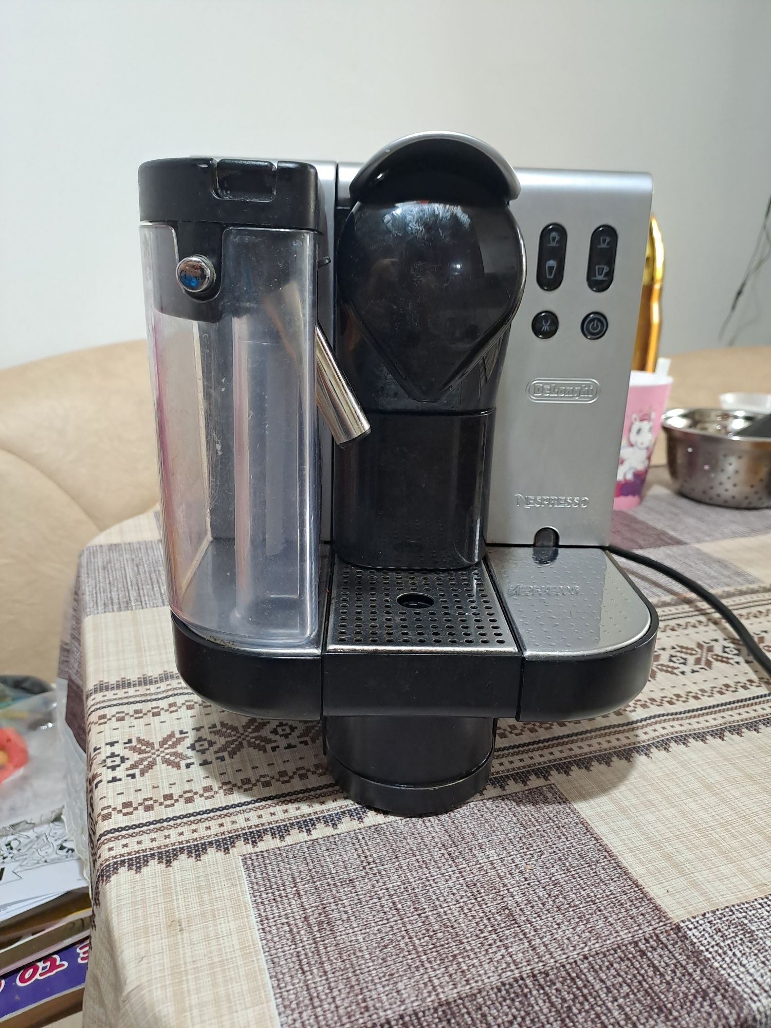 Expressor capsule Nespresso Delonghi Lattisima